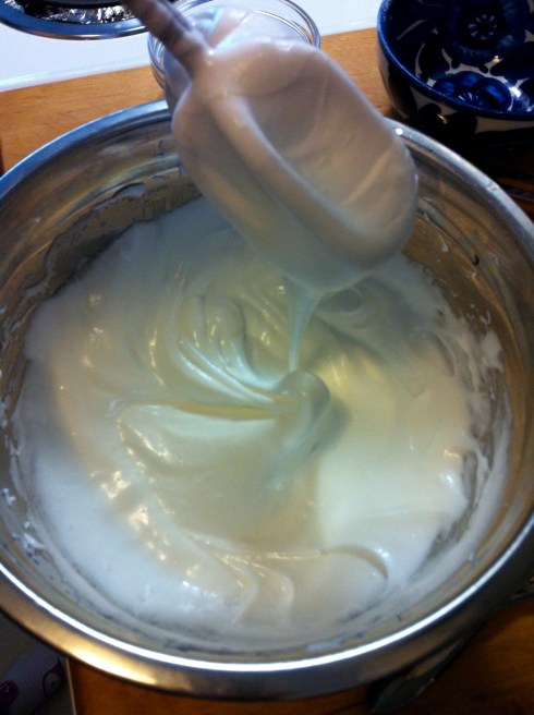 Whipped egg whites: stiff peaks!