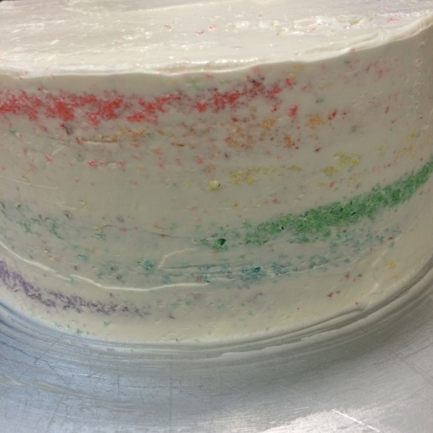 I think cakes look quite pretty just like this, sort of naked.